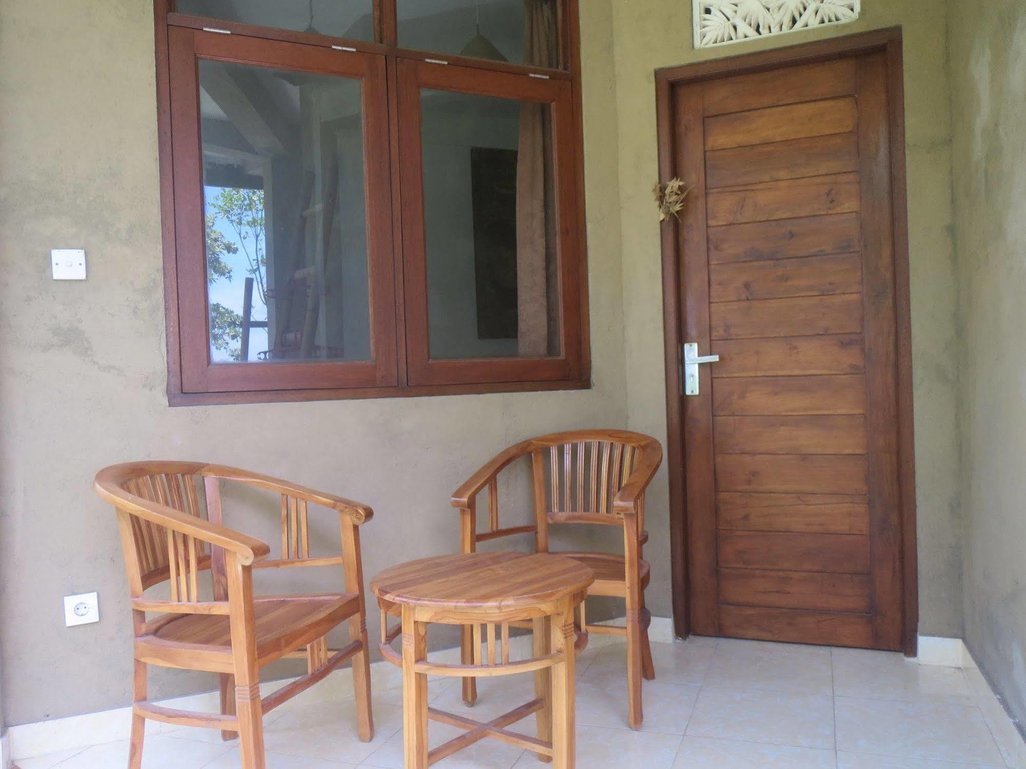 Amed Sari Beach Guesthouse Exterior photo